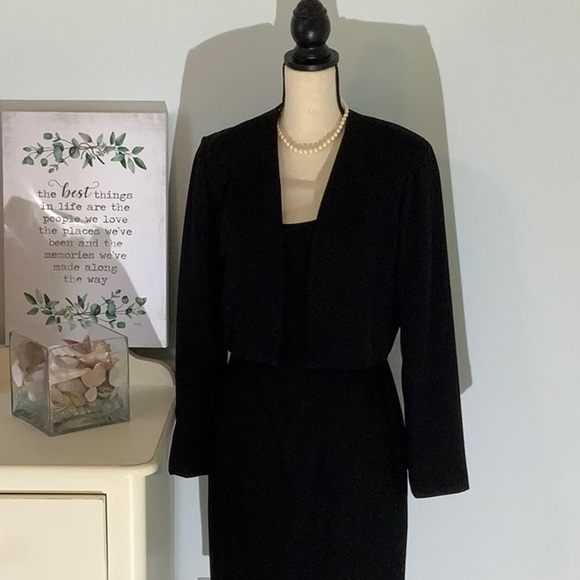 Laundry by Shelli Segal. Crepe tank dress. - Picture 4 of 6